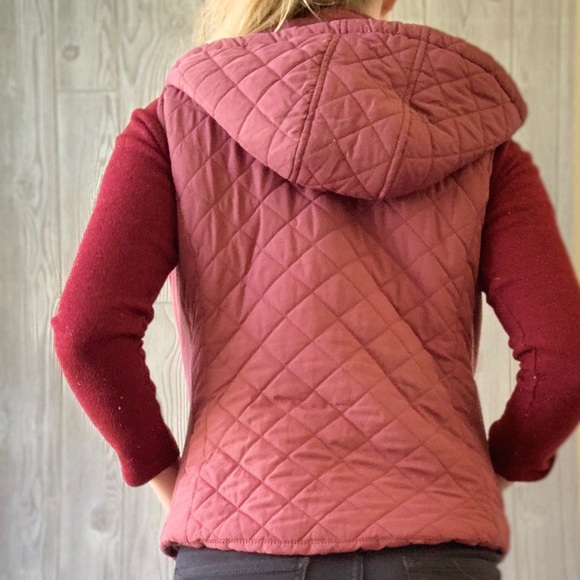 Puff coat vest with muted red and rose gold zip - Picture 3 of 6